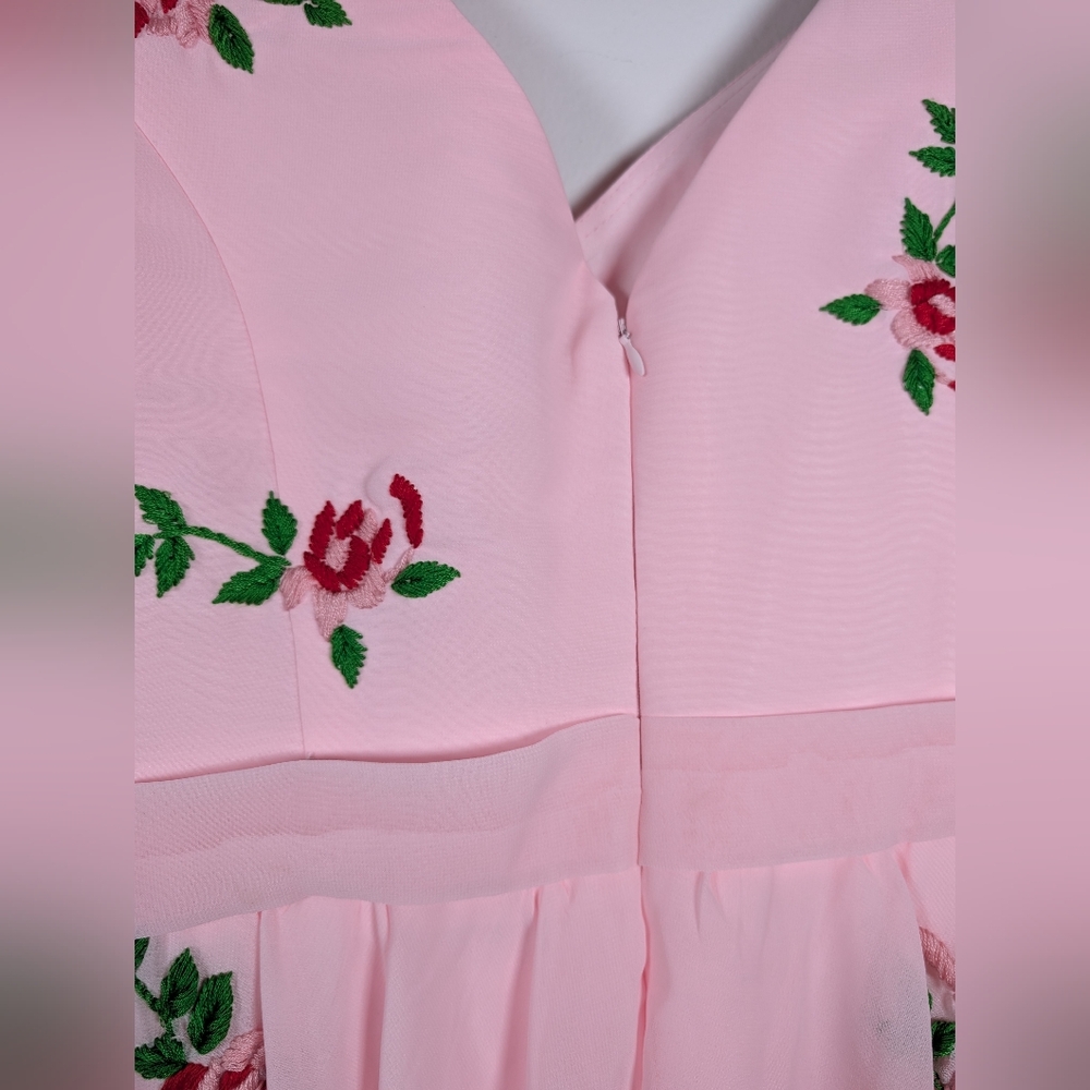 Elegant Pink Dress with Floral Embroidery - Picture 6 of 6